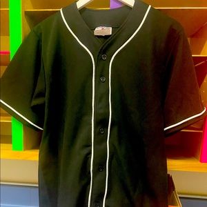 Black baseball jersey with white trimming